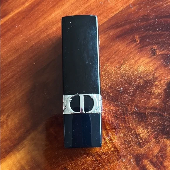 Lipstick - Picture 2 of 4